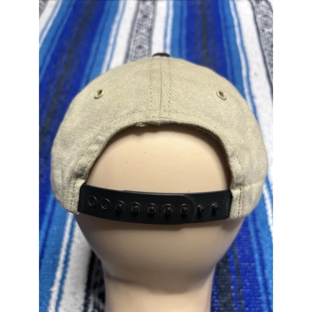 Vintage AmeriCap Que Pasa Hombre Made in USA Snapback Hat Beige Black